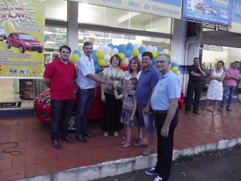 EXECUTIVO PARTICIPA DE ENTREGA DO CARRO DO PROMOCIONAL
